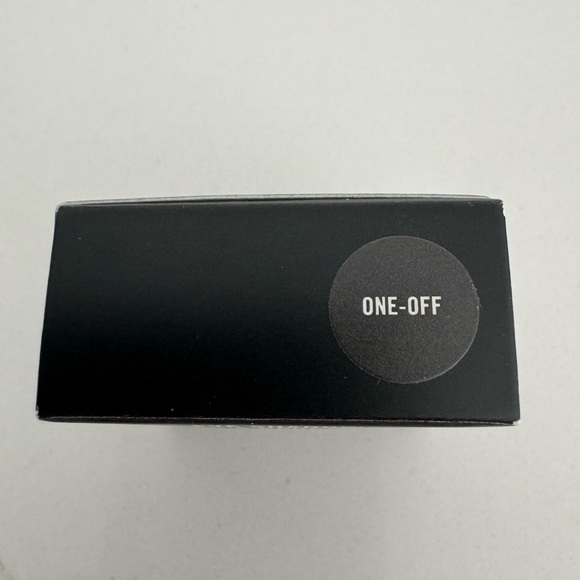 MAC Cosmetics One-Off eyeshadow - Picture 2 of 3